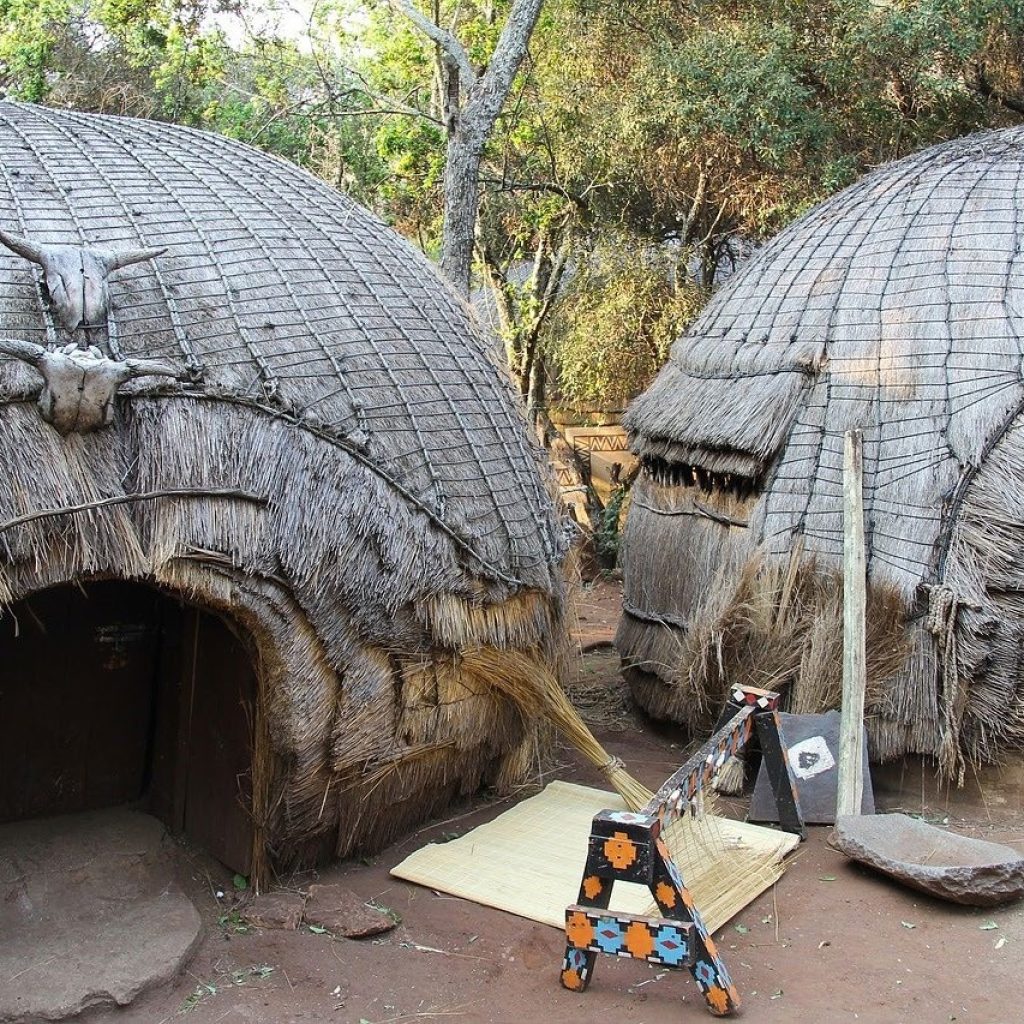 Voyage sur mesure en Afrique - cases village